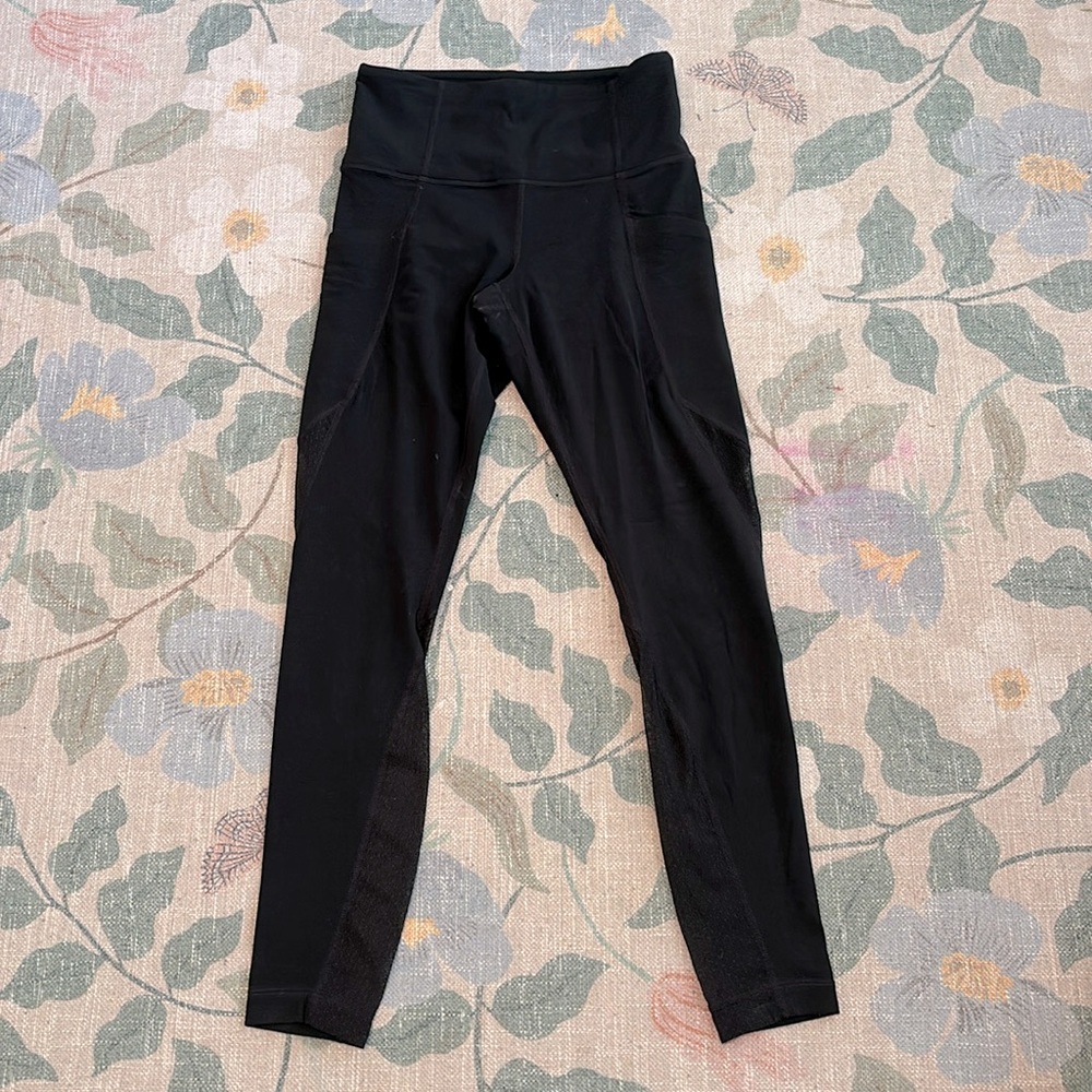 Athleta leggings with pockets and mesh details 25” inseam